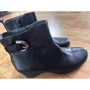 Aerosoles black booties heels size 6.5